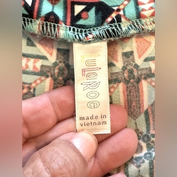 LuLaRoe Tall and Curvy Leggings - Picture 6 of 8